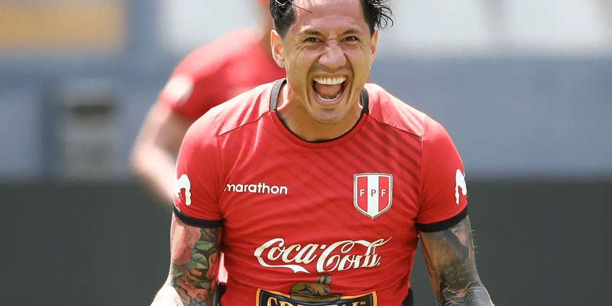 Juega en el AC Milán y sueño con ponerse la camiseta de la Selección Peruana