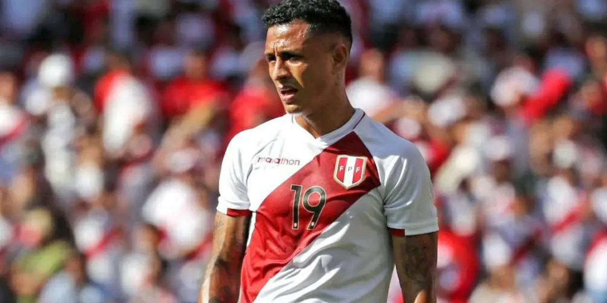 Jugador peruano estuvo apoyando a la bicolor desde las tribunas 