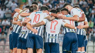 Jugadores de Alianza Lima abrazándose (Foto: Alianza Lima)