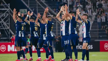 Jugadores de Alianza Lima saludando a los hinchas (Foto: Alianza Lima).