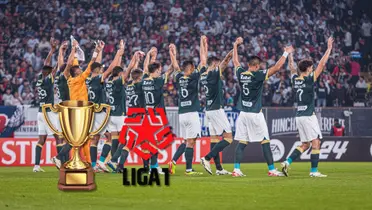 Jugadores de Alianza Lima saludando a sus hinchas en las tribunas