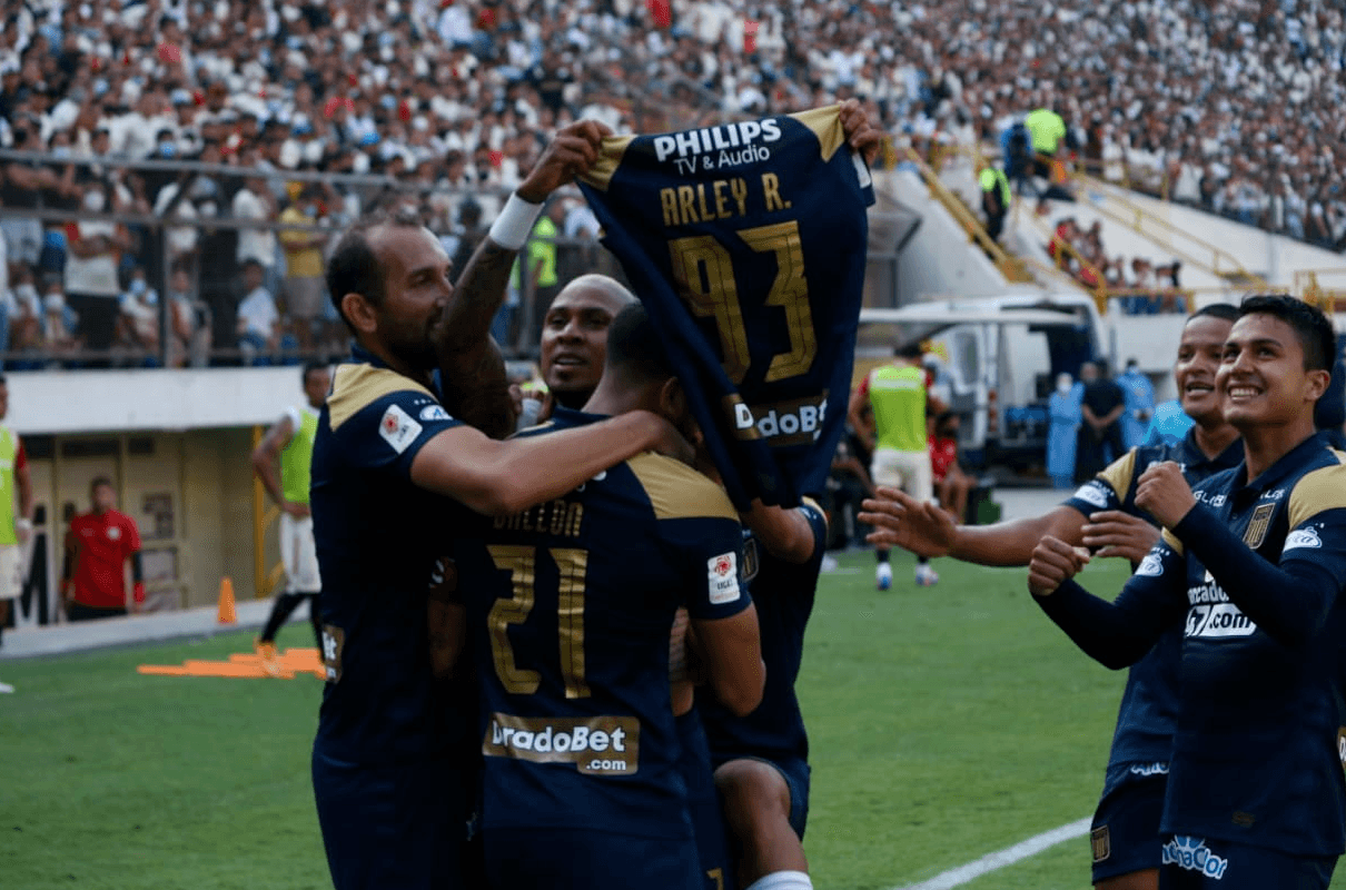 Jugó tan bien el clásico y ante Colo Colo que le darán un nuevo contrato