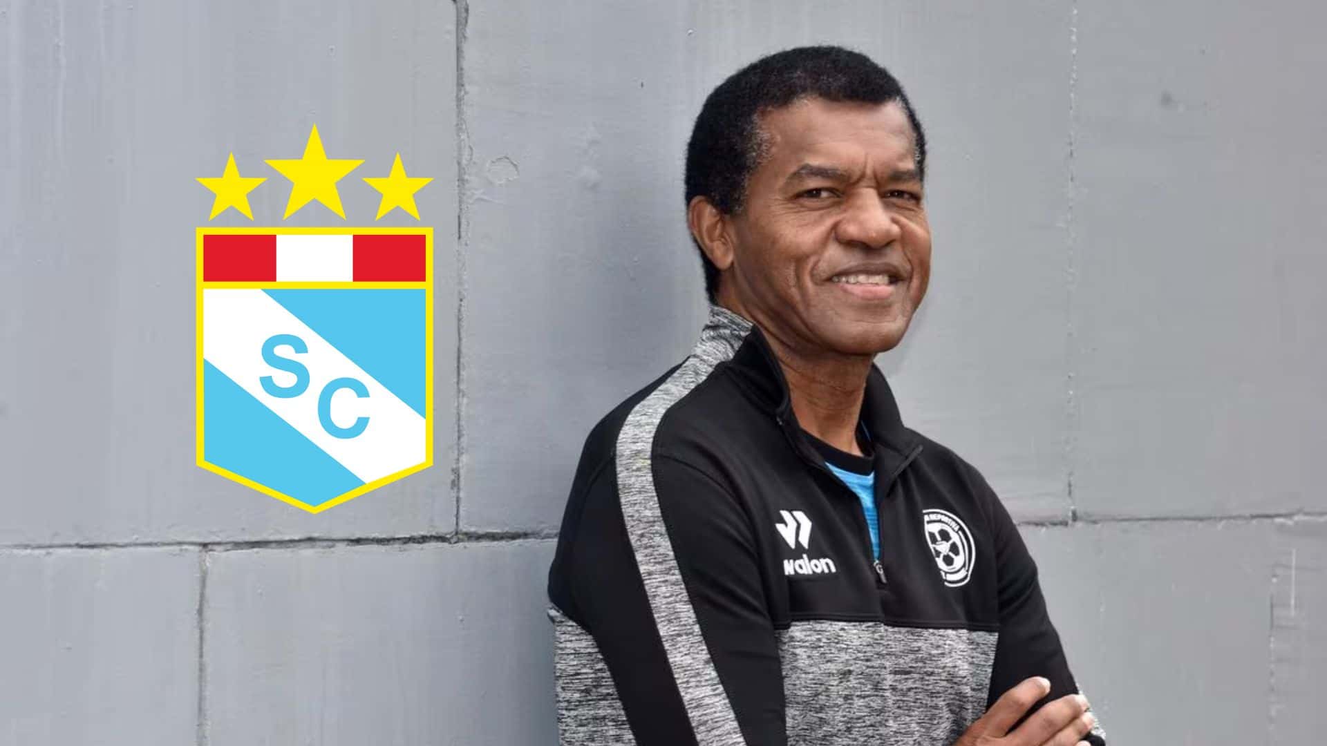 Julio César Uribe sonriendo y posando para la cámara