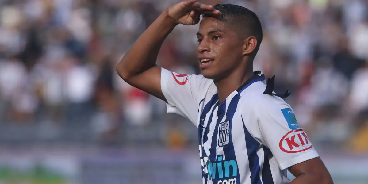 Kevin Quevedo vistiendo la camiseta de Alianza Lima