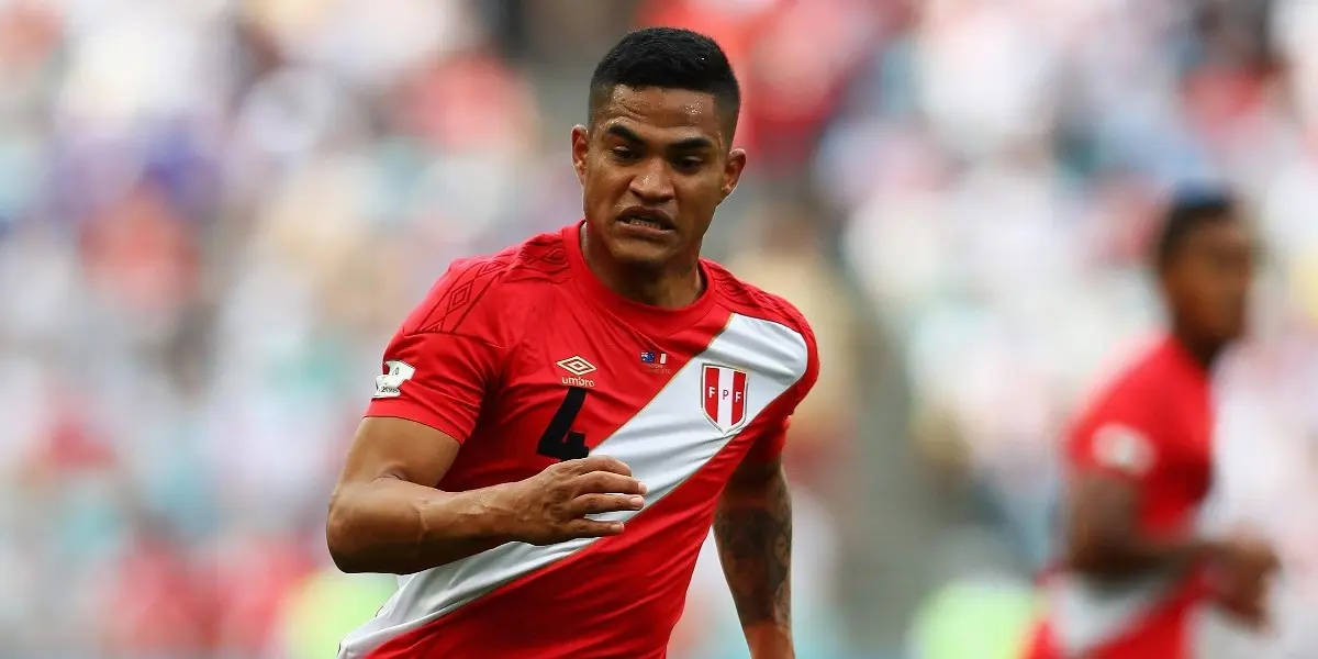La defensa peruana la pasó mal en el partido contra Brasil de tal forma que Anderson Santamaría tuvo que ser sustituido al terminar el primer tiempo
