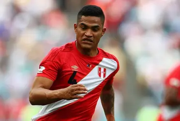 La defensa peruana la pasó mal en el partido contra Brasil de tal forma que Anderson Santamaría tuvo que ser sustituido al terminar el primer tiempo
