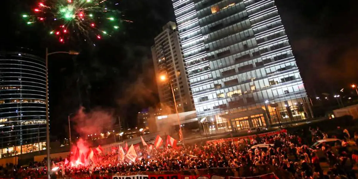 La hinchada nacional lo volvió a hacer y es noticia en tierras ‘charrúas’