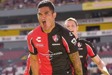 La prensa mexicana tiene muy bien considerado al defensor peruano y poco a poco lo está poniendo como uno de los candidatos que migrará a otro club grande.