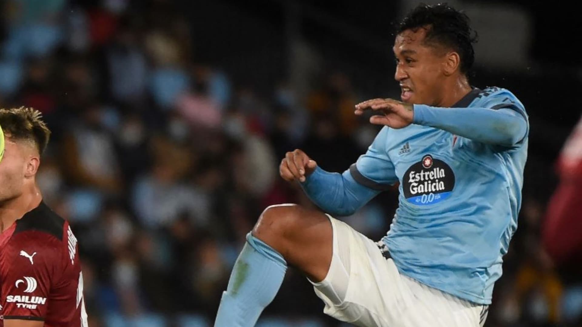 Las lesiones que sufre el volante han provocado que no sea titular en club celeste.