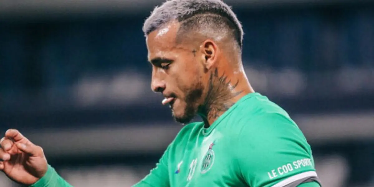 Lateral no logra consolidarse en su equipo