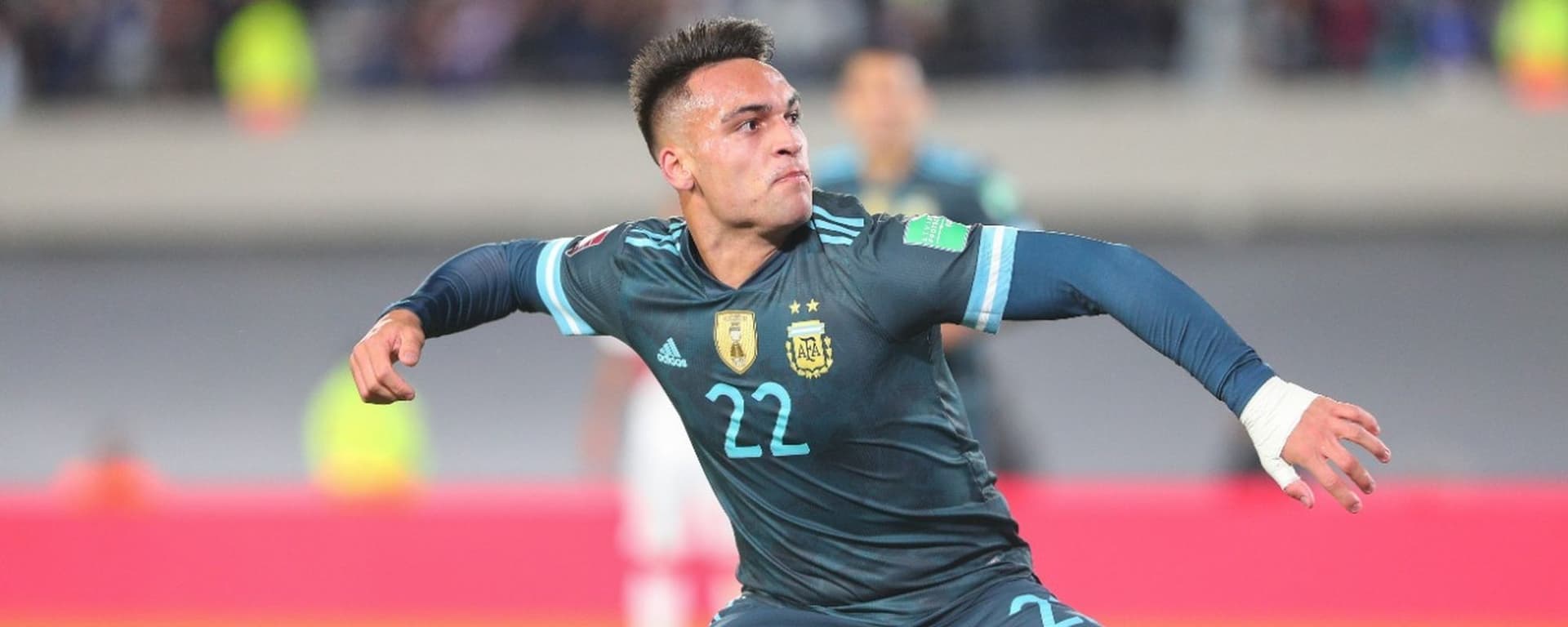 Lautaro Martínez fue el que convirtió el único gol para que Argentina derrote de local a Perú por 1-0.