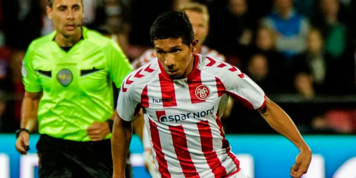 Lo mismo que hizo Edison Flores para romperla en la Selección Peruana