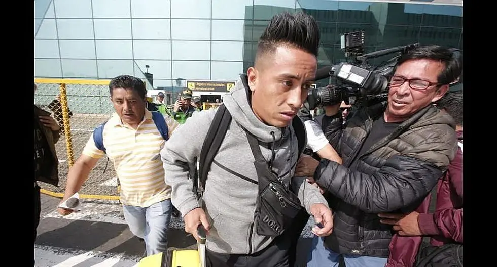 Christian Cueva se quedará sin una gran parte de su salario en Santos por cada día que pase en Lima