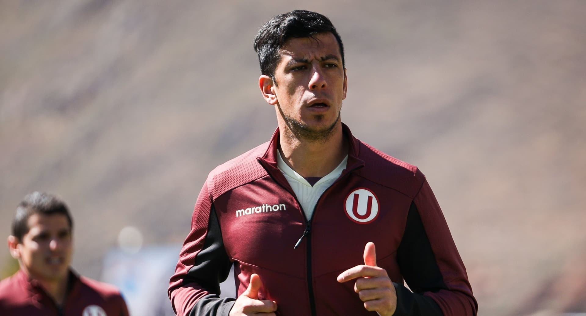 Los centrales de Universitario le da dolores de cabeza al entrenador