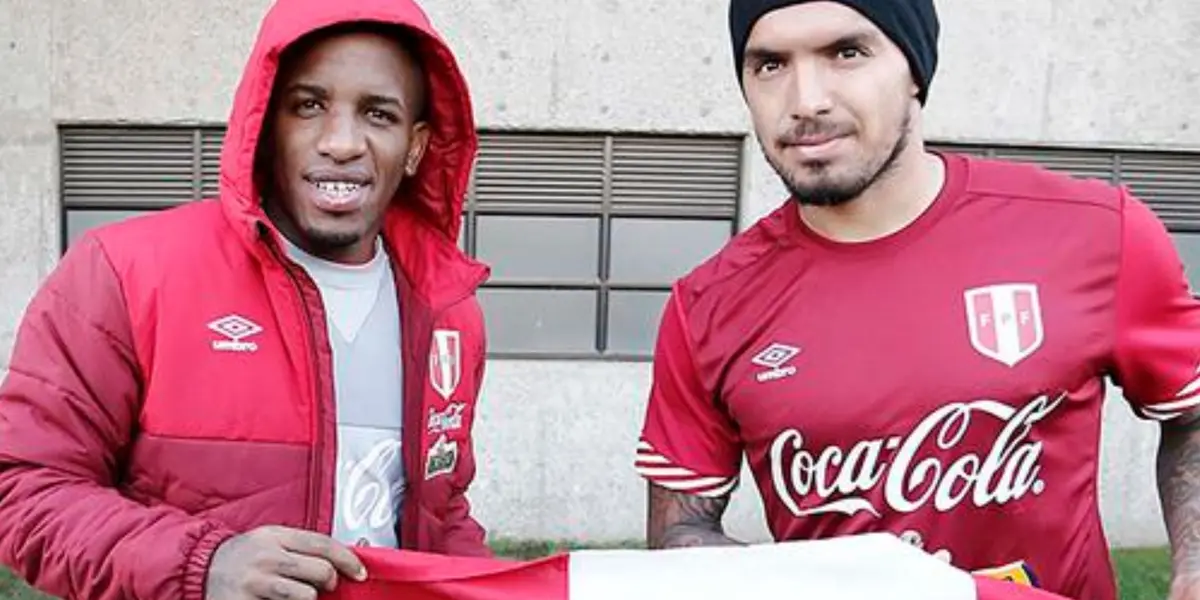 Los dos ex futbolistas podrían retornar a las canchas el 2023