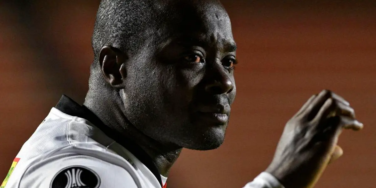 Los hinchas celestes no están nada contentos y lo hicieron notar muy bien