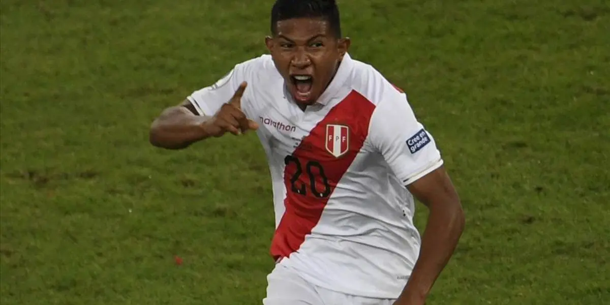 Luego de ser muy criticado en la previa del partido, Flores no quiso dar ninguna declaración a la prensa.