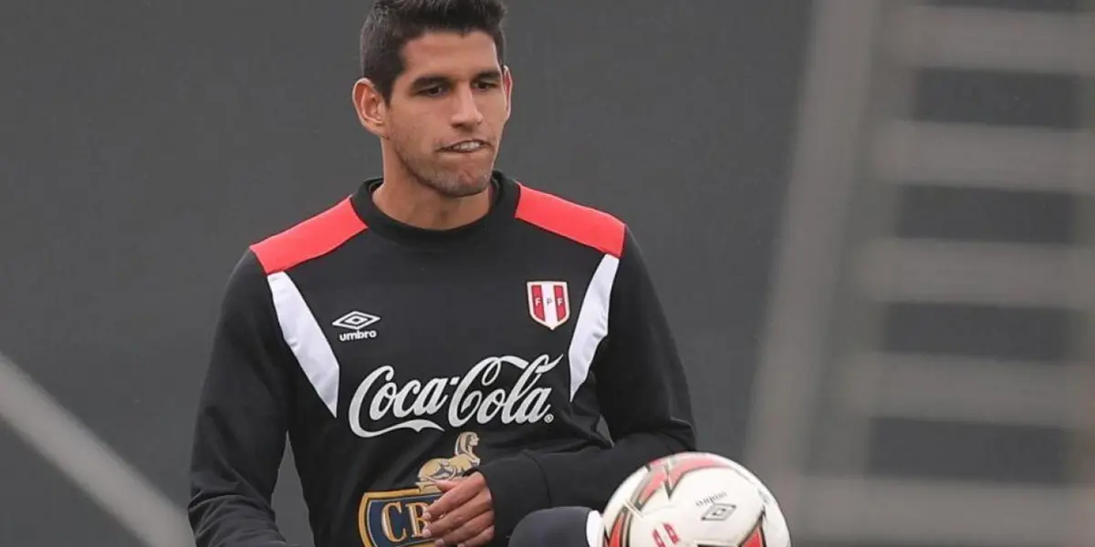 Luis Abram con el buzo de la Selección de Perú. (Foto: Diario Versión Final)