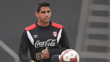 Luis Abram con el buzo de la Selección de Perú. (Foto: Diario Versión Final)