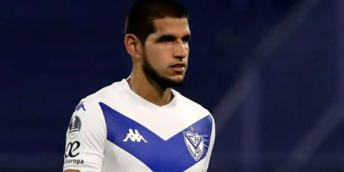 Luis Abram con la camiseta de Velez Sarsfield de Argentina. (Foto: El Popular)