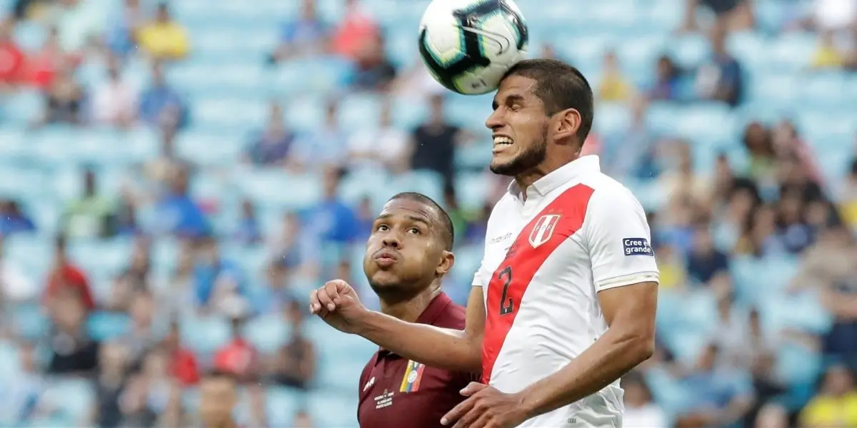 Luis Abram fue titular contra el Barcelona y le intenta meter presión a Gareca para que vuelva a ser titular.