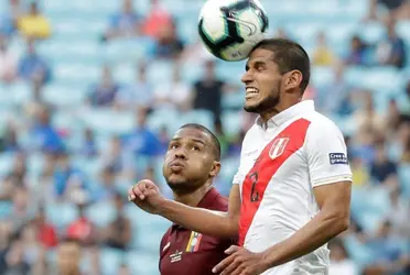 Luis Abram fue titular contra el Barcelona y le intenta meter presión a Gareca para que vuelva a ser titular.