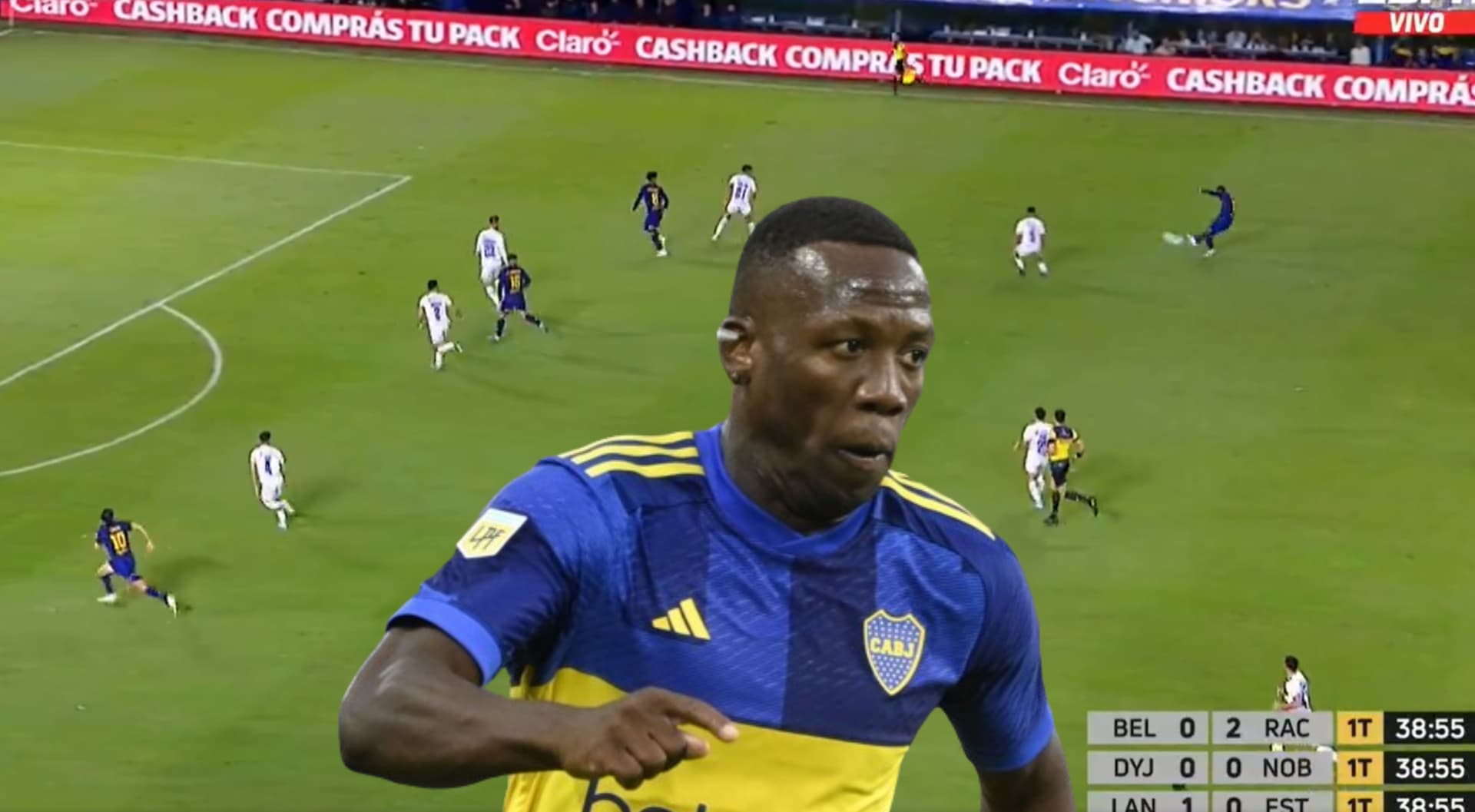 Luis Advíncula brindando asistencia en el duelo de Boca Juniors. FOTO: ESPN