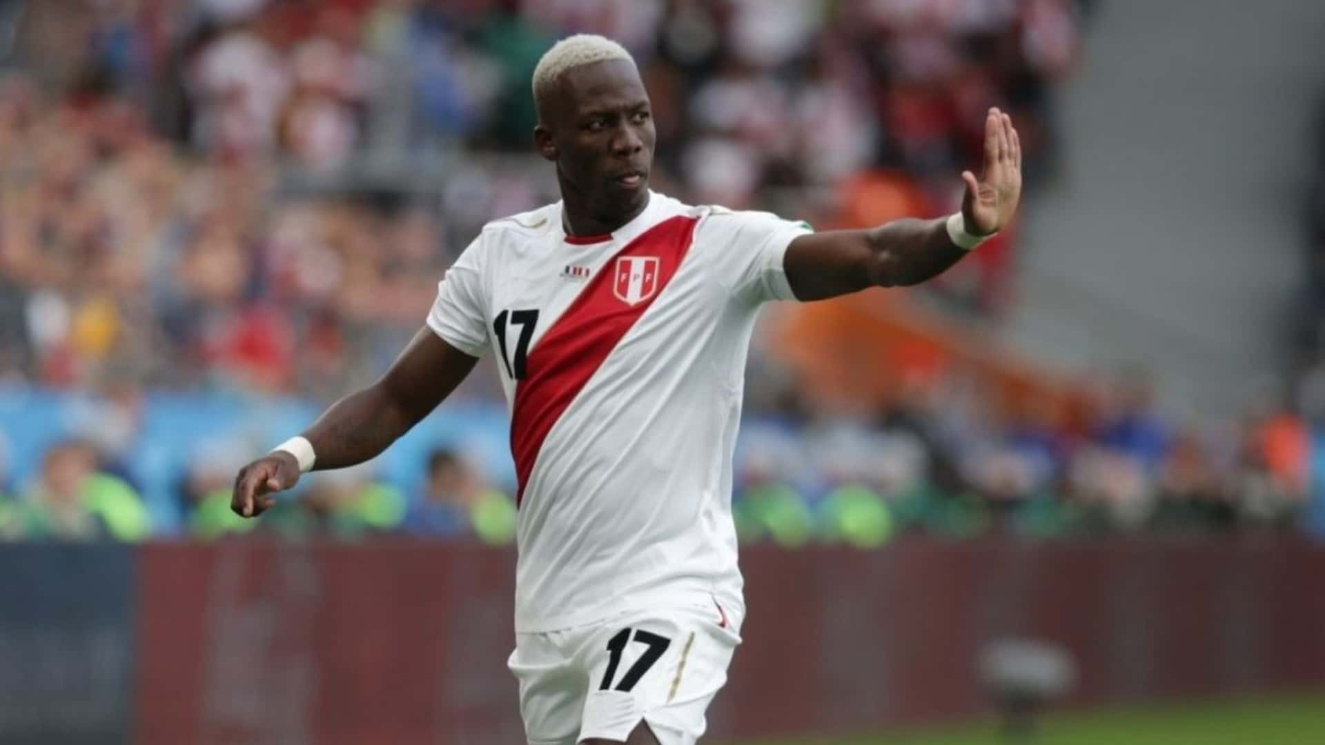 Luis Advíncula con la camiseta de la Selección de Perú (Foto: El Comercio)