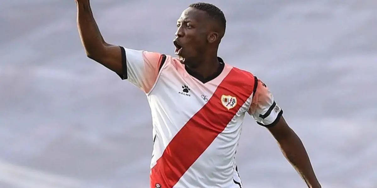 Luis Advíncula fue parte del ascenso de Rayo Vallecano y ahora le ofrecen un importante alza salarial para que no se vaya a Boca Juniors