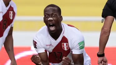 Luis Advíncula jugando con la camiseta de la Selección de Perú. (Foto: El Machete)