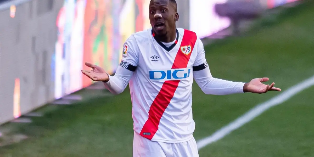 Luis Advíncula jugando con la camiseta del Rayo Vallecano. (Foto: Eurosport)