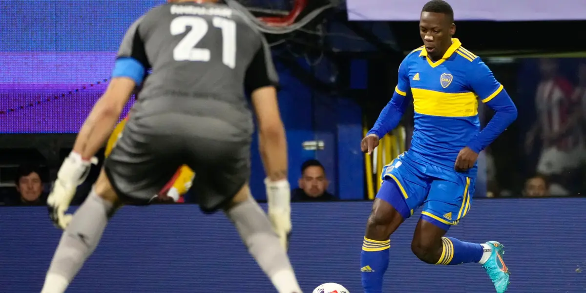 Luis Advíncula jugó los noventa minutos en Boca Junios