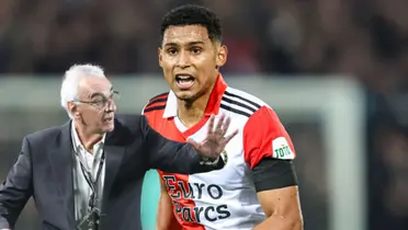 Marcos López molestos y Jorge Fossati pidiendo calma