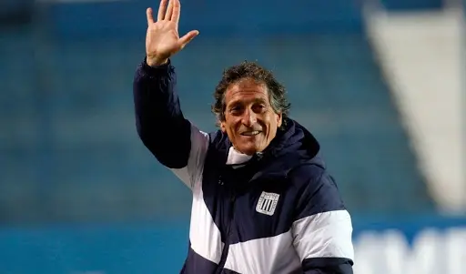 Mario Salas no pudo controlar el camerino de Alianza Lima y dejó en el descenso al íntimo.