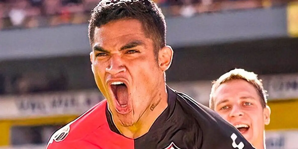 Más allá de deprimirse, al parecer Santamaría la pasa muy bien tanto en su vida privada y la futbolística.