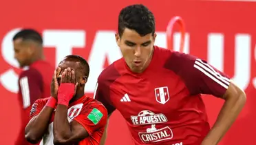 Matías Succar en la Selección Peruana y Luis Advíncula agarrándose la cara (Foto: FPF)