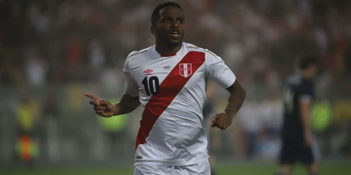 Mientras que la foquita viene brillando en Alianza Lima, Santiago Ormeño y Raúl Ruidíaz no dan la talla para la 'sele'.