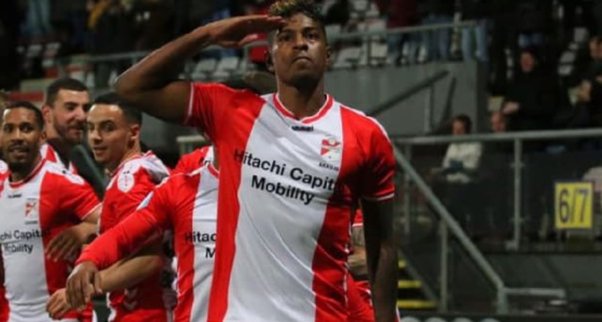 Miguel Araujo jugó el partido contra El Salvador, pero tuvo una posición que no se le había visto al peruano