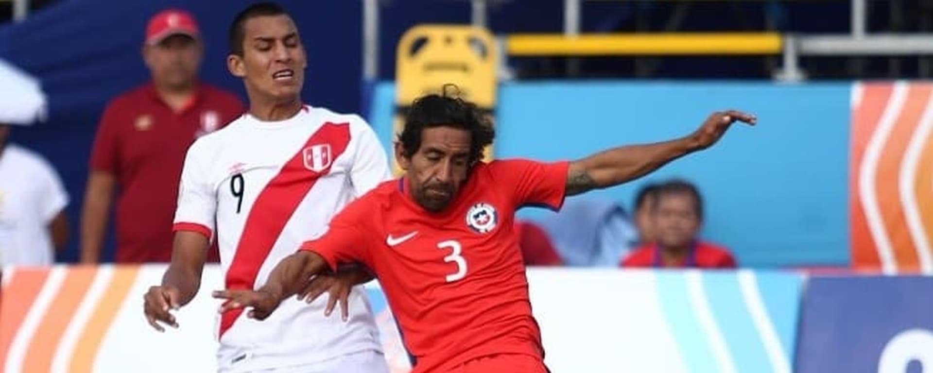 Muy pocos conocen que el talento de Alex Valera comenzó en el futbol playa y llegó a marcarle un doblete a Chile.