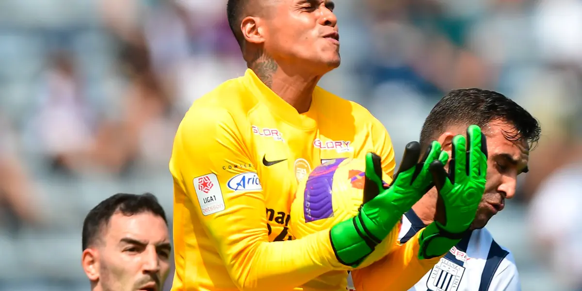 No pudo evitar dar a conocer su molestia ante sus compañeros al ver que no le llegaba ninguna pelota