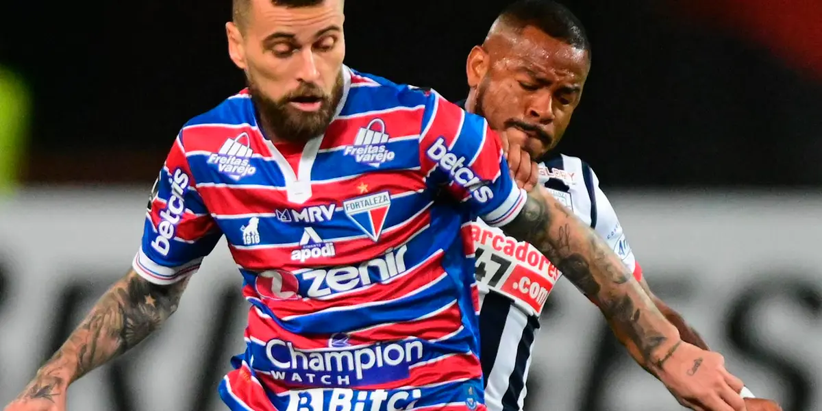 No pudo hacer un buen juego ante los brasileros, por lo que tendría pie y medio fuera del club