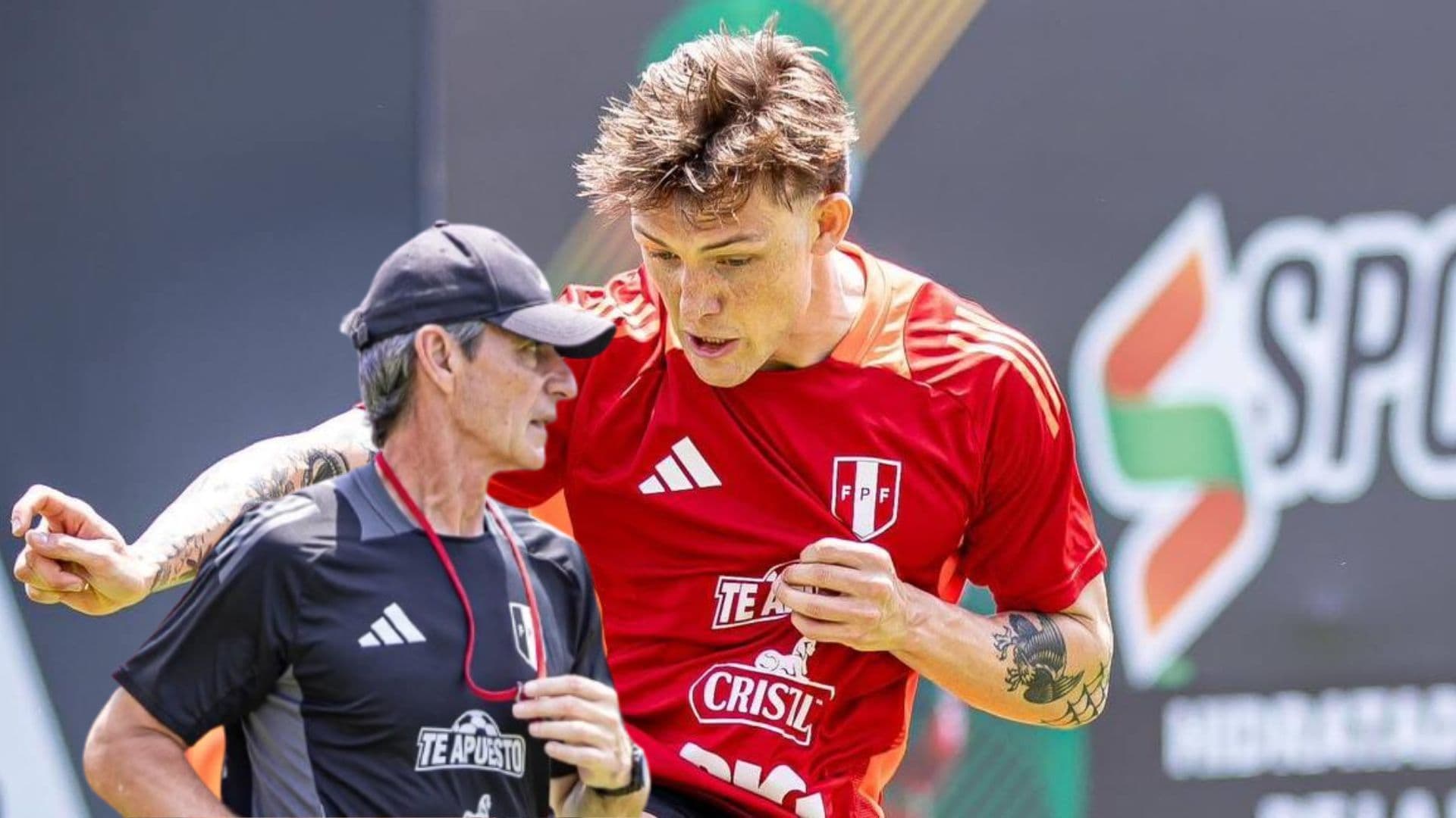Oliver Sonne - Óscar Ibáñez (Foto: X de La Bicolor)