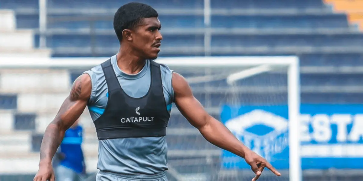 Oslimg Mora dejó Alianza Lima y está buscando volver a las canchas