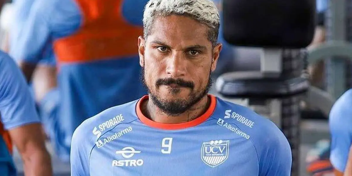 Paolo Guerrero con cara seria