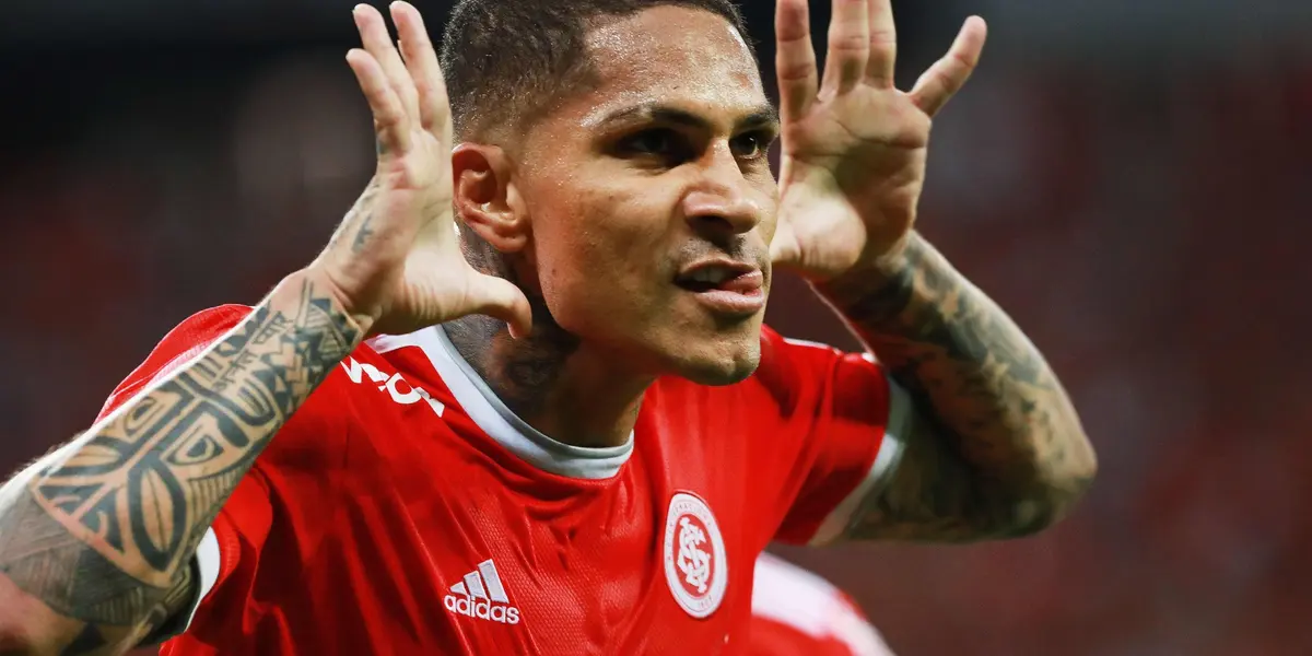 Paolo Guerrero con la camiseta del Internacional de Porto Alegre (Foto: El Universo)