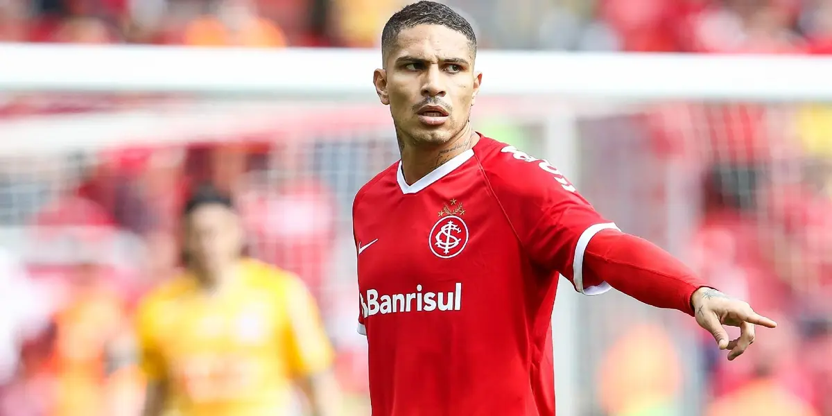 Paolo Guerrero con la camiseta del Internacional de Porto Alegre. (Foto: La Razón)