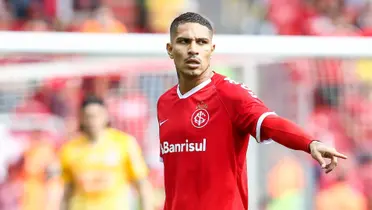 Paolo Guerrero con la camiseta del Internacional de Porto Alegre. (Foto: La Razón)
