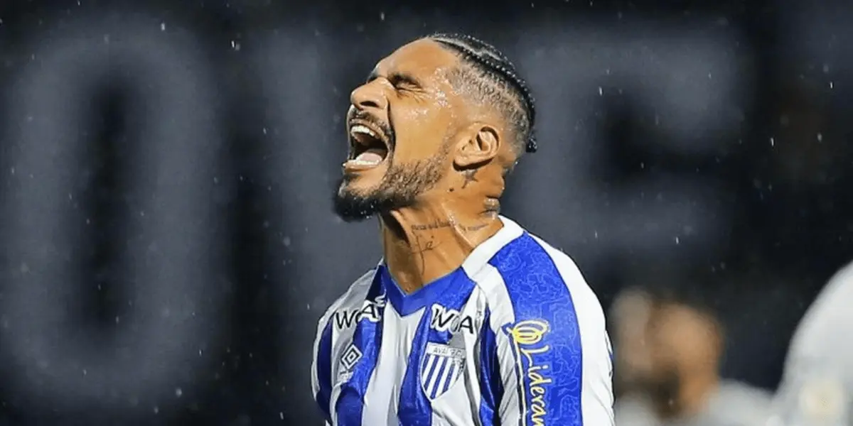 Paolo Guerrero está en un nivel bajo, por ello le caen críticas en Argentina