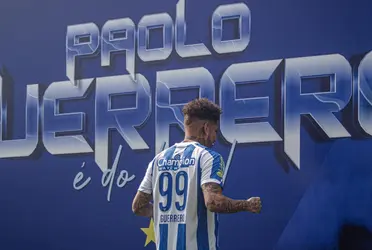 Paolo Guerrero fue presentado ante la hinchada de Avaí
