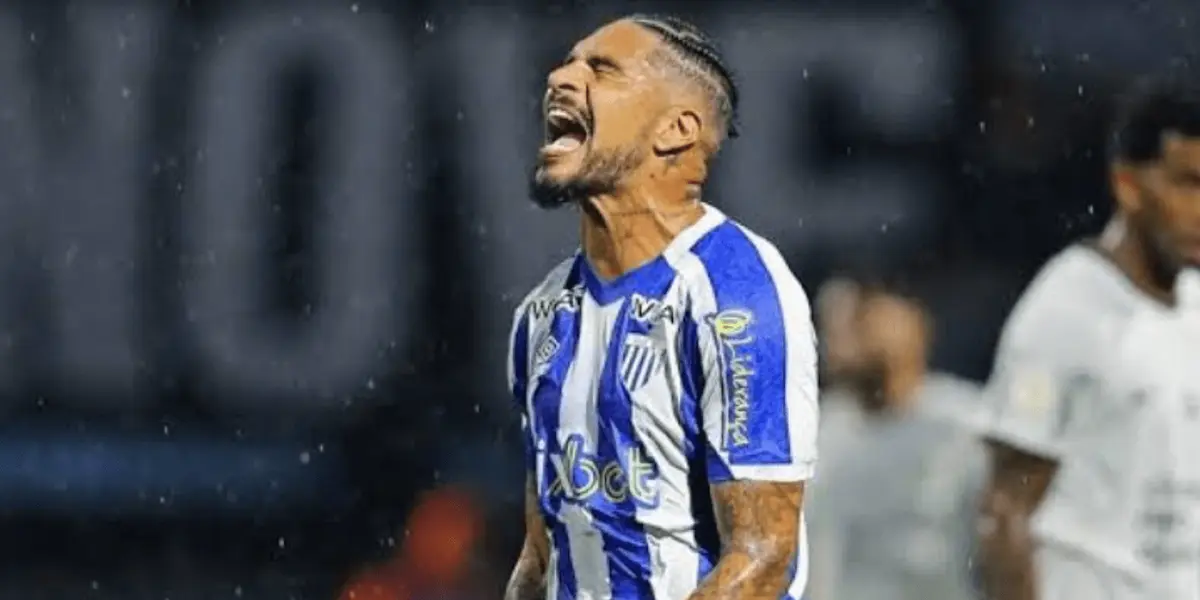 Paolo Guerrero habría recibido una terrible noticia en Brasil